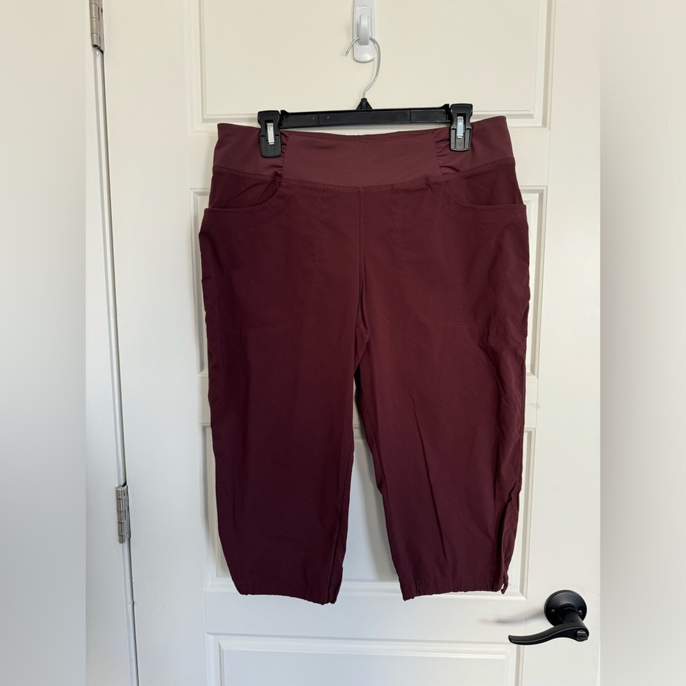 Mountain Hardwear capri pants large
